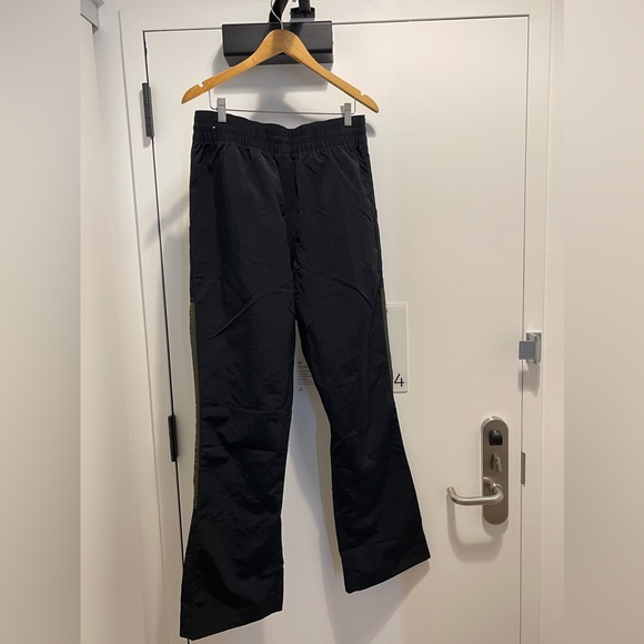 Nike Women's Sportswear City Utility Woven High-Rise Pants - Picture 3 of 6